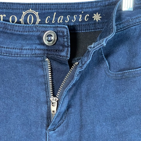 Euro Classic Dark Wash Bermuda Shorts With Lots of Stretch Size 0 Fits Size 2 - Picture 4 of 10